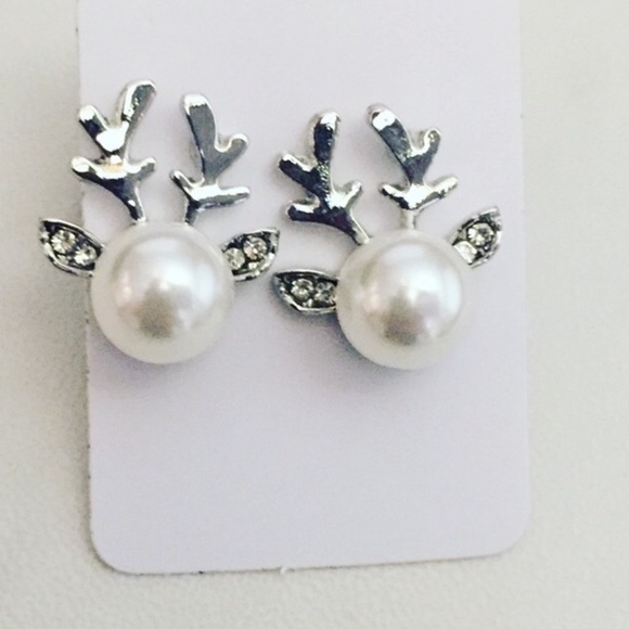 Pearl Reindeer Earrings - Picture 5 of 8